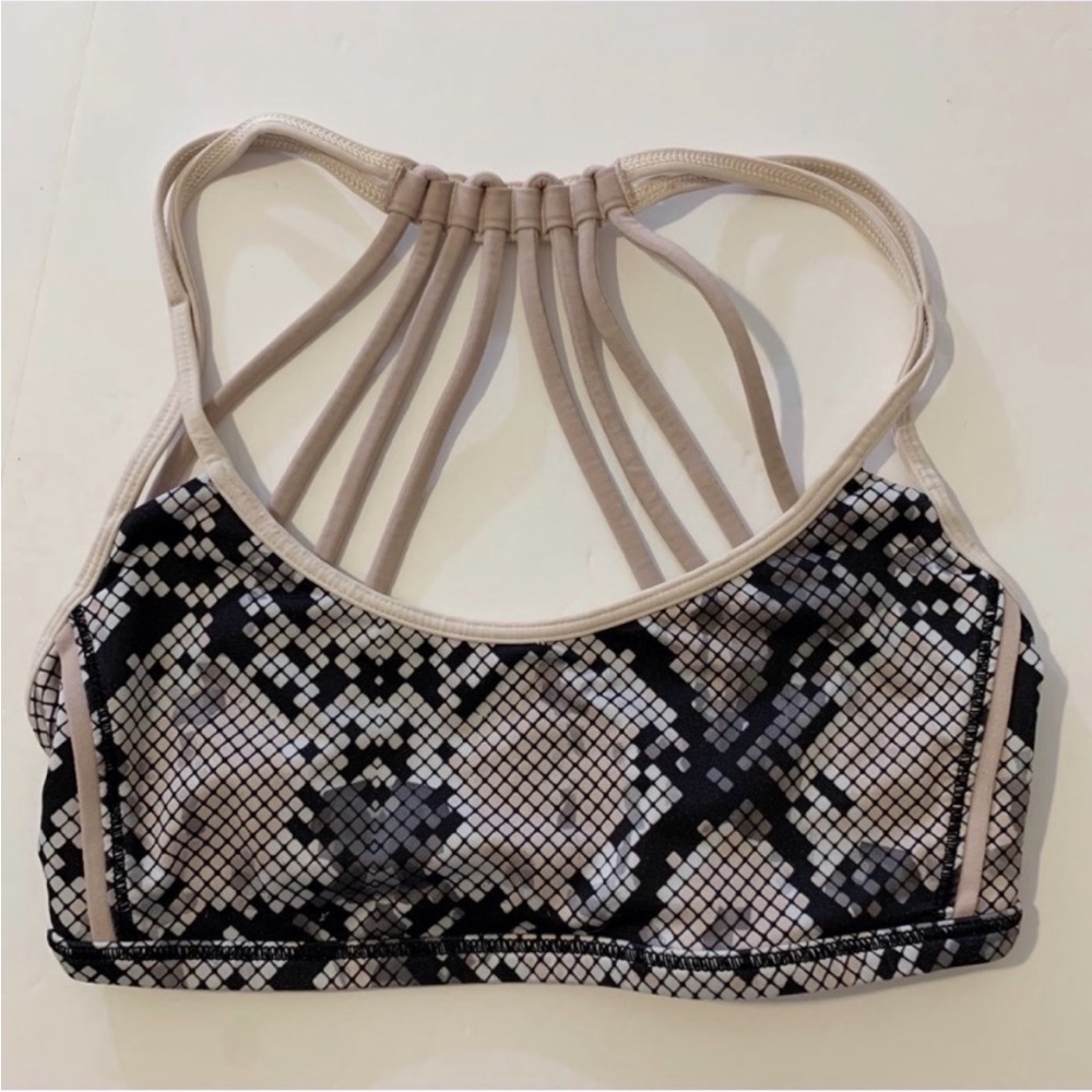 Lululemon Lighten Up Bra
